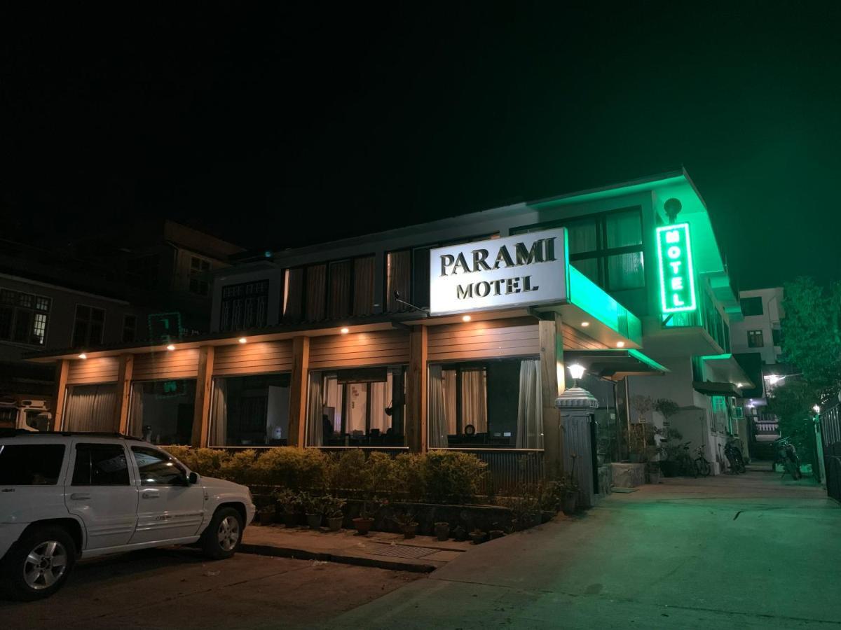 Parami Motel カロー エクステリア 写真